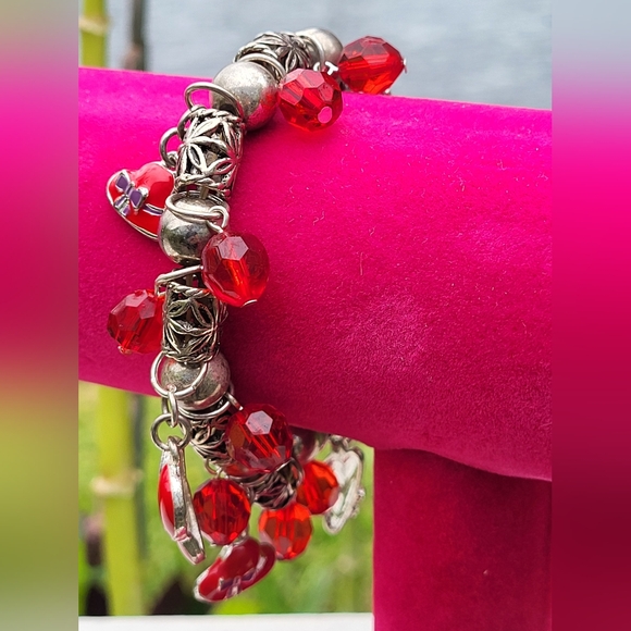 Red Hat beaded bracelet - Picture 3 of 5
